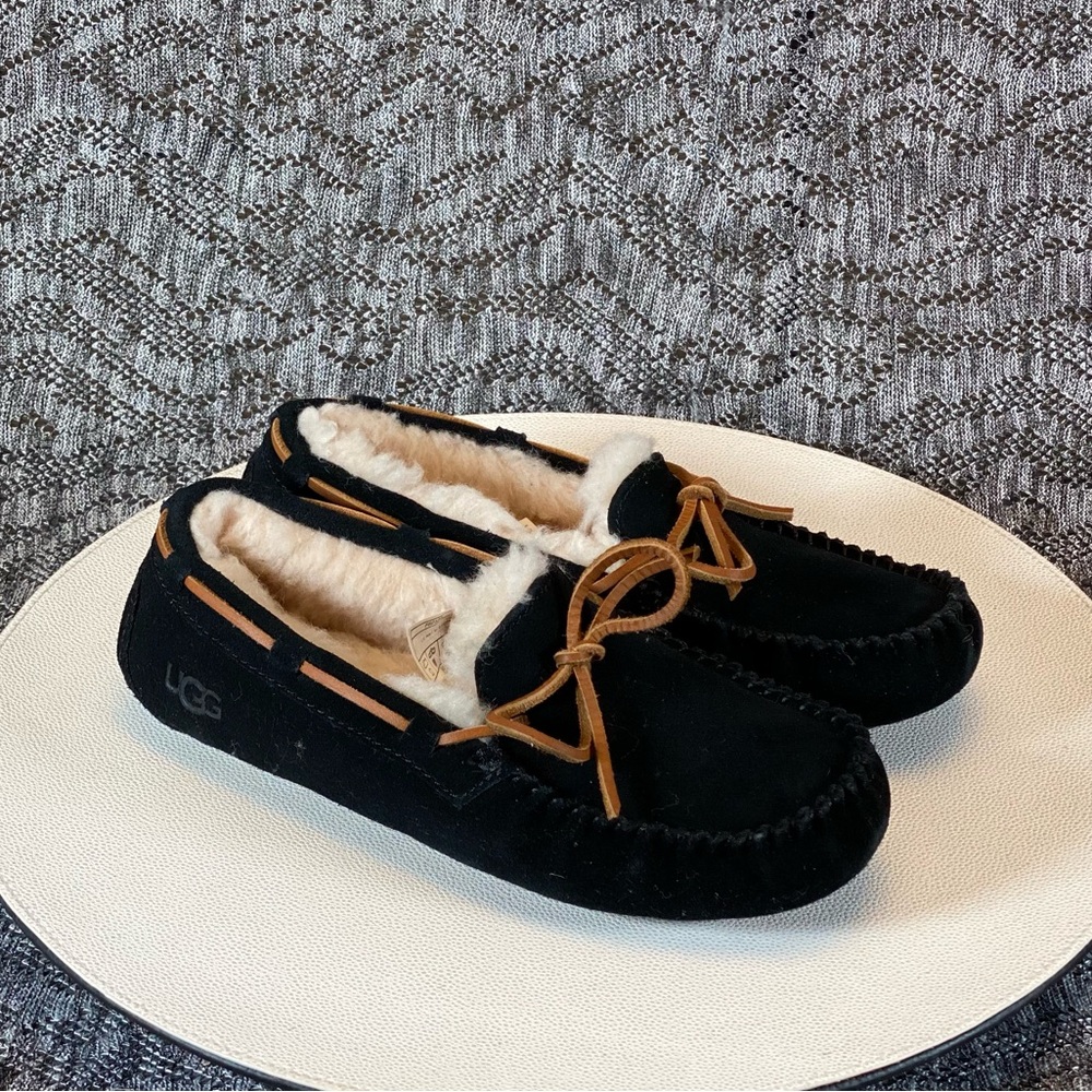UGG Dakota Slipper Women's 6